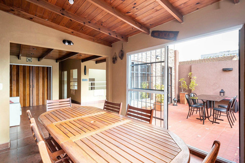 Casa En Venta Sobre Lote Propio En Saavedra