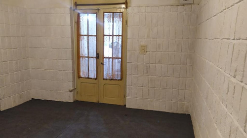 Venta Apartamento Con Renta En Brazo Oriental. 1 Dormitorio.