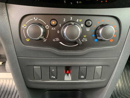 Imagem 14 de 15 de Renault Logan Zen 1.6 2021