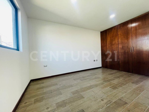 Venta Casa En Frac Sendero Del Fresno 3 Recamaras, 4 Baños, Con Jardín, Puebla