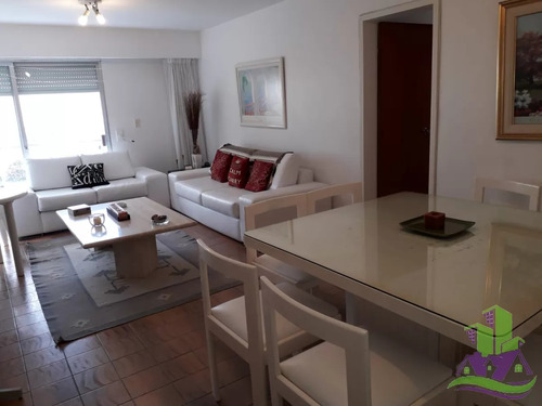 Apartamento Venta Dos Dormitorios Con Garaje  Punta Del Este