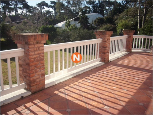Casa En Venta Y Alquiler, Mansa, Punta Del Este, 5 Dormitorios.- Ref: 205107