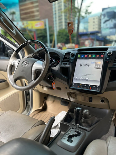 Imagen 5 de 13 de Toyota Fortuner 2012