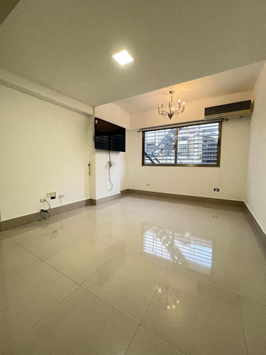 Alquilo Apartamento Con Línea Blanca En Renacimiento