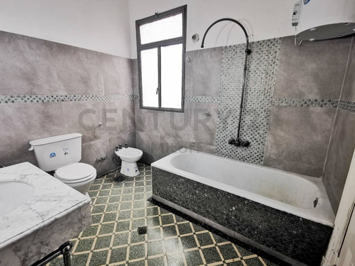 Imagen 22 de 30 de Casa De Estilo En Venta En La Plata