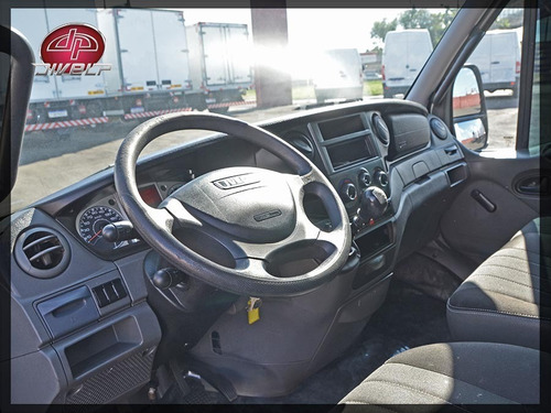 Imagem 8 de 14 de Iveco Daily 35s14 Chassi Com Baú Para Carga Seca Carteira B