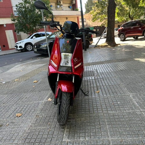 Imagen 4 de 13 de Motos Eléctricas Gilera Eg-ii + Baúl Eg2 Scooter Usada