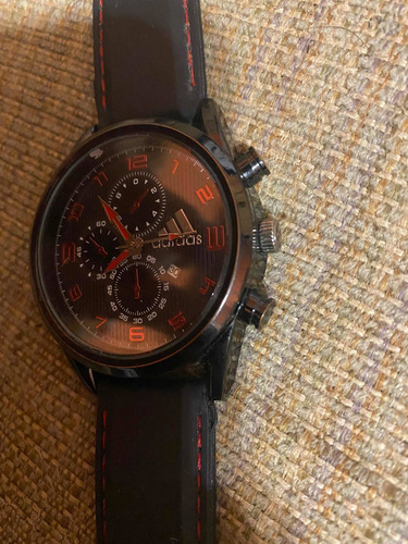 Reloj Adidas - Color Negro Con Rojo - Hay Que Ponerle Pila (Usado)