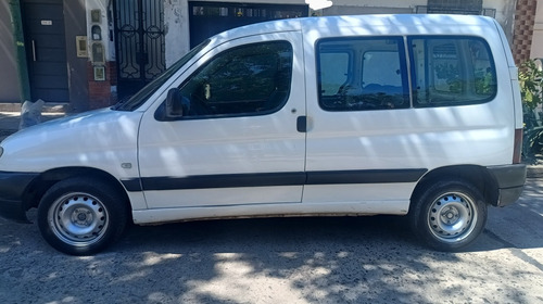 Peugeot Partner 1.4 Furgon Confort 5as NAFTA+ equipo de gas