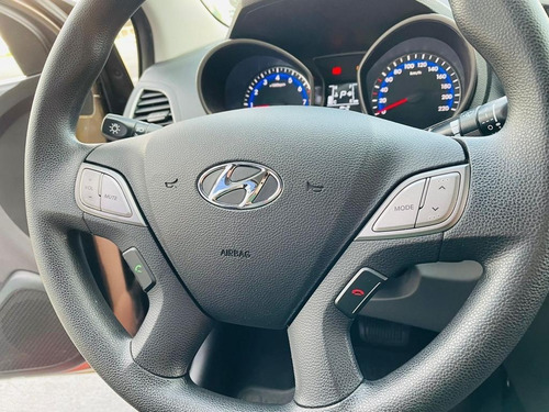 Imagem 12 de 15 de Hyundai Hb20s 1.6 2016 Comfort Plus 16v Flex 4p Automático