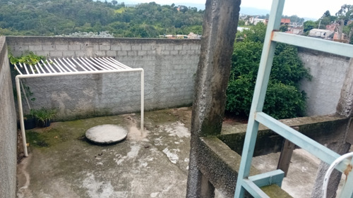 Casa A Venda De 8 Cômodos E 3 Banheiro E 1 Garagem