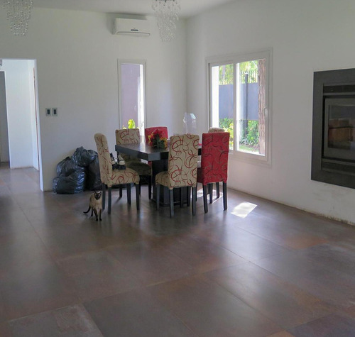 Venta Parque Leloir. Propiedad En Una Sola Planta Con 4 Dorm