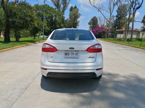 Imagen 7 de 13 de Ford Fiesta 2015 1.6 Se Sedan At