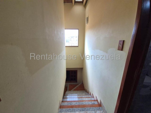Daniela Linarez Vende Casas Bella En Urbanismo Privado De Cabudare Con Bellas Areas Comunes Con Tanque Subterraneo Acabados Impecables En Optimas Condiciones Visitala!