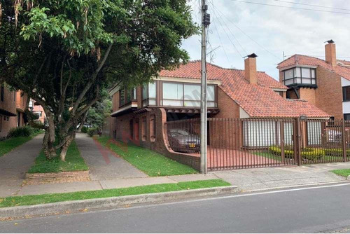 Casa En Venta, Barrio Belmira - Usaquén, 297 Mts2.-5890