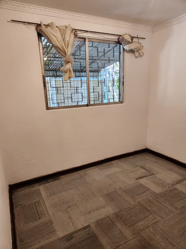 Excelente Casa En Calle Inés Rivas, Comuna De La Cisterna.