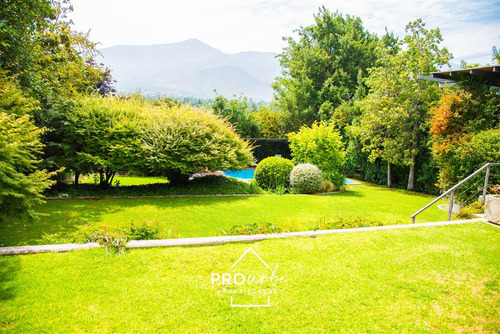 Casa En Venta De 4 Dorm. En Las Condes