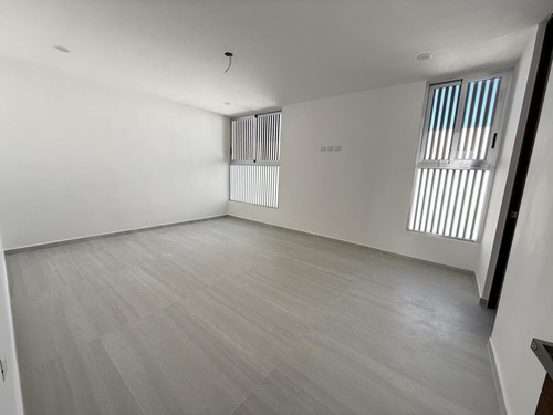 Casa En Venta Merida, En Privada, Con 562 Mt De Construccion