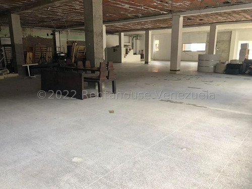 Imagen 13 de 22 de Edificio En Prados Del Este Dubravska Alarcón 23-16820