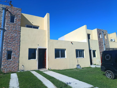 Dúplex En Venta En Barrio Privado Los Robles