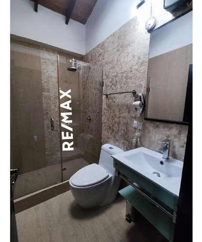 Imagen 10 de 20 de Re/max 2mil Vende Townhouse En Urb. Manantiales Los Robles