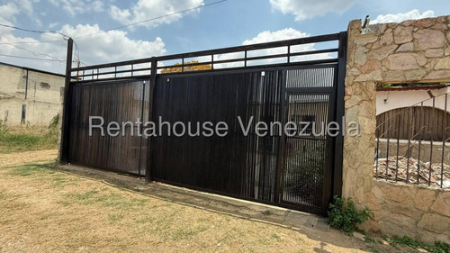 Venta Acogedora Casa Ubicada En Conjunto Cerrado,urb La Montanita Gabriela C