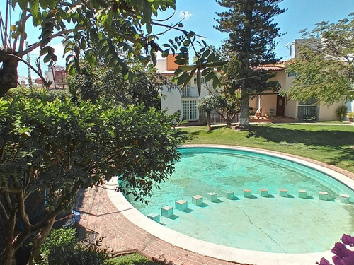 Linda Casa En Ávila Camacho