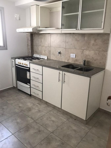 Imagen 12 de 16 de Departamento De Un Dormitorio En Venta - La Plata - Balcón Al Frente Piso Alto