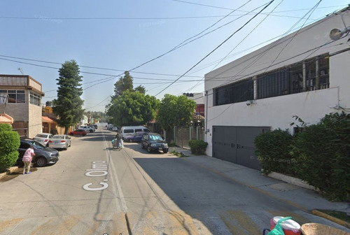 Casa Estilo Modernista, En Venta Ubicada En Tlalnepantla Cod. Zv1392