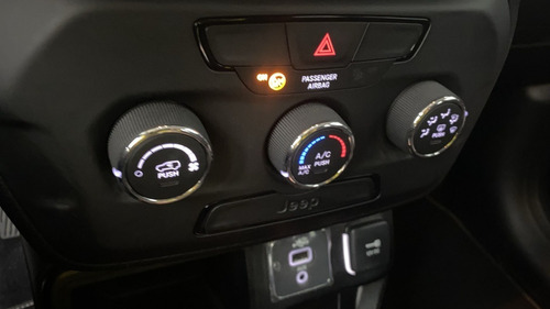 Imagen 15 de 25 de Jeep Renegade 2023 Sport 1.8