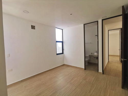 Casa En Venta En Fiora Residencial Cholul, Merida, Yuc. Rcv371