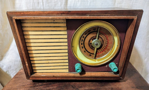Antigua Radio Valvular De Madera Década Del 50 