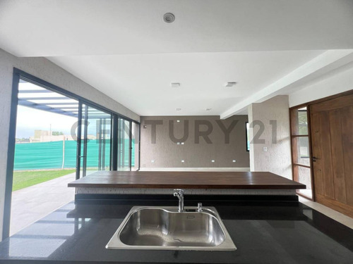 Se Vende Casa En Barrio Privado Lar De Vieytes Ii