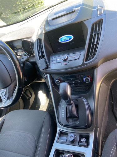 Escape S Ac 2.5 , 5p 4 X 2 Gasolina, 2.500 Pasajeros 5