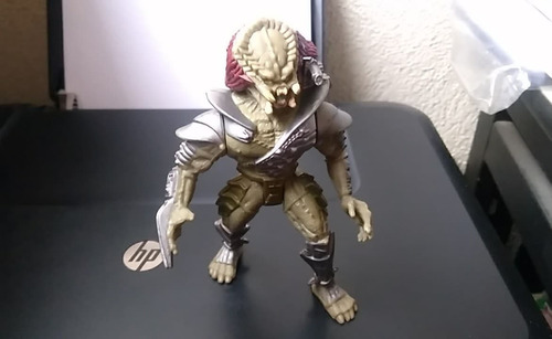 1993 Kenner Ultimate Alien Hunter Predator Scavage 13.5 Cms