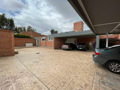 Imagen 29 de 30 de En Venta O Alquiler Casa 1000m2 11h/10b/11p La Lagunita