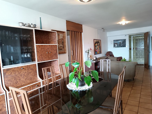 Apartamento En Bello Campo Con Puesto De Estacionamiento