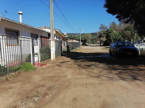 Casa Recientemente Remodelada, A 2 Cuadras De La Playa.