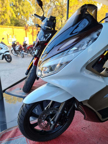 Imagen 1 de 25 de Honda Pcx 150 Scooter 2021 Modelo Dlx Nuevo - Power Bikes