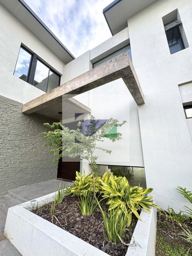 Casa En Venta En El Nogal Country