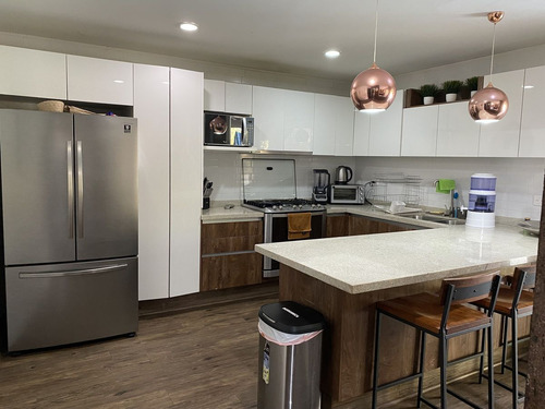 Casa En Venta En Huertas La Joya Queretaro, Con Alberca Y 4 Recamaras.