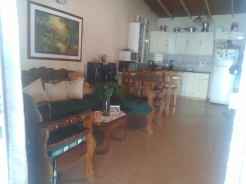 Imagen 3 de 9 de Se Vende Casa En Urb Los Tapiales I V01-0657lt-mjm