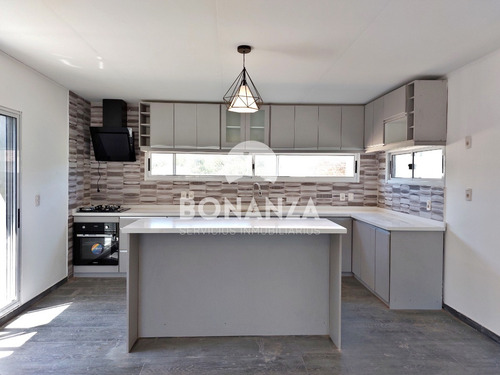 Imagen 4 de 28 de Piriápolis, Los Ángeles. Casa En Venta. 3 Dormitorios, 2 Baños.