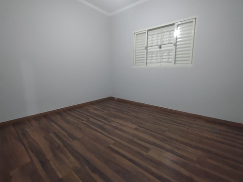Casa Com 3 Dorms Em Bairro Nobre