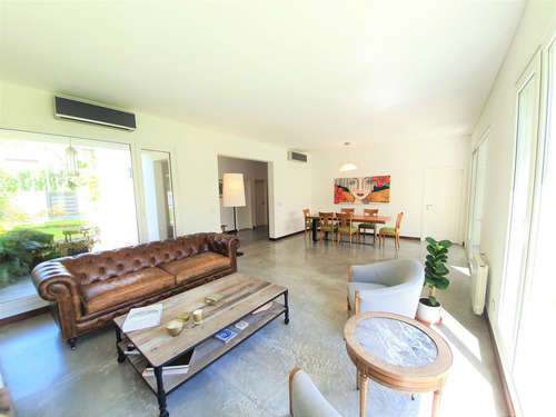 Casa En Venta En San Isidro, Barrio Santa Rita