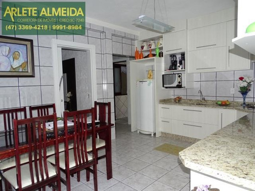 Imagem 9 de 15 de Casa No Bairro Centro Em Porto Belo Sc - 1299