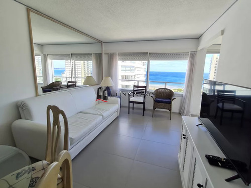 Alquiler Apartamento De 1 Dormitorio Y Medio Vista Al Mar Punta Del Este. Lincoln