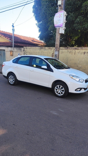 Fiat Grand Siena 2014 1.4 Tetrafuel 4p Tetra-combustible
