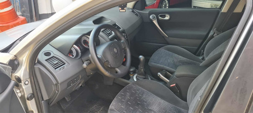 Imagem 13 de 15 de Renault Megane 2010 1.6 Dynamique Hi-flex 4p