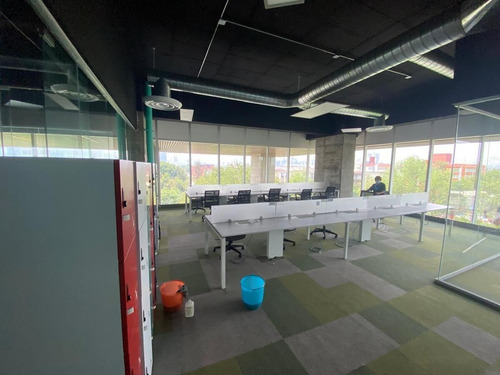 Oficina Plug And Play De 3,439 M² En Renta: Espacio Amplio Y Listo Para Ocuparlo